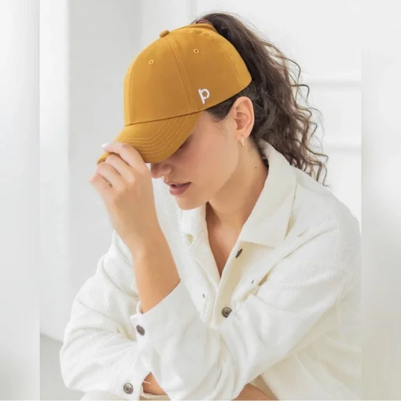 NWT Ponyback  display picture 3